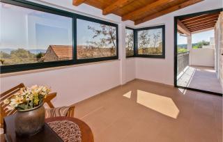 Awesome Home In Bogomolje With Kitchen - Bogomolje - 2