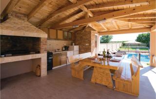 Five-Bedroom Holiday Home In Gorica - Gorica - 4