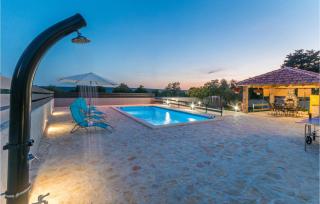 Nice Apartment In Gornje Rastane - Donje Raštane - 3
