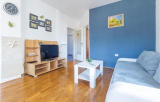 Lovely Apartment In Umag With Kitchen - 2