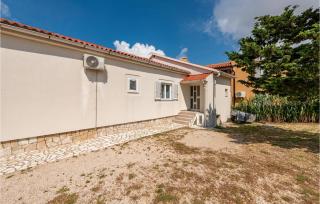1 Bedroom Awesome Apartment In Kustici - Kustići - 2