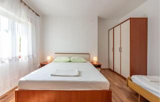 1 Bedroom Awesome Apartment In Kustici - Kustići - 6