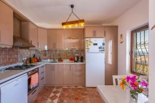 Kalkan Apartment with Bay Views - Kalkan - 1