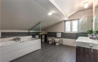 Lovely Home In Bribir With Wifi - Bribir - 5