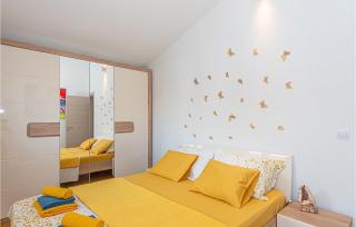 2 Bedroom Lovely Apartment In Rogoznica - 6