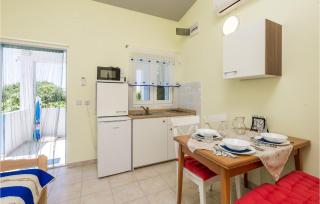 Cozy Apartment In Kosljun With Kitchen - Košljun - 3