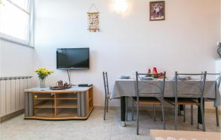 1 Bedroom Awesome Apartment In Pula - 8