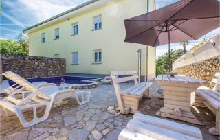 6 Bedroom Cozy Home In Crikvenica - Crikvenica - 4