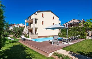 7 Bedroom Amazing Home In Rovinj - Rovinj - 0