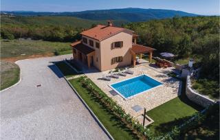 4 Bedroom Beautiful Home In Kunj - 8