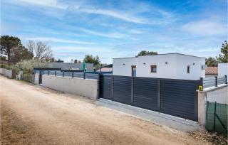 Nice Home In Peroj With House Sea View - Peroj - 3
