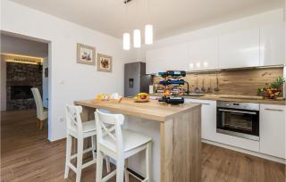 3 Bedroom Amazing Home In Mucici - Mučići - 6
