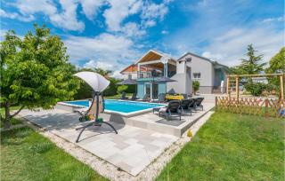 Beautiful Home In Gorica With Jacuzzi - Gorica - 0