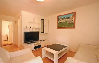 6 Bedroom Amazing Home In Crni Kal - Crni Kal - 3