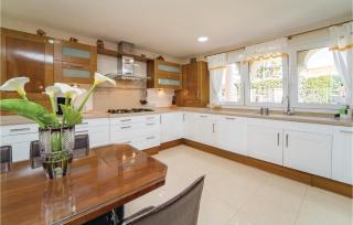 Nice Home In Sa Torre - 8