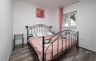 1 Bedroom Nice Home In Peroj - Peroj - 2