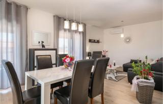 Amazing Home In Pula With Kitchen - Pula - 7