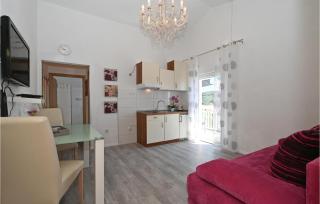 Amazing Apartment In Okrug Gornji - Trogir - 4