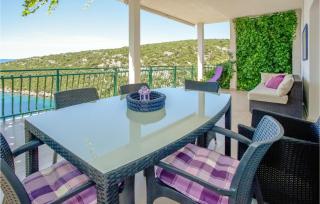 2 Bedroom Lovely Apartment In Vinisce - 9