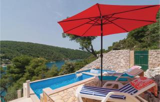 Lovely Home In Pucisca With Jacuzzi - Pučišća - 3
