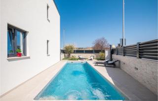 Stunning Home In Novigrad With Jacuzzi - Novigrad - 2