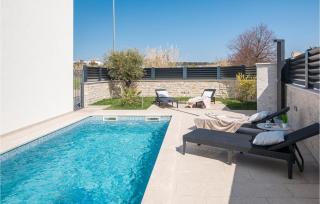 Stunning Home In Novigrad With Jacuzzi - Novigrad - 1
