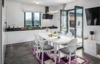 Stunning Home In Novigrad With Jacuzzi - Novigrad - 6