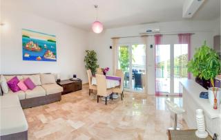 2 Bedroom Lovely Apartment In Vinisce - 6