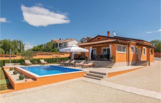 Amazing Home In Pula With Kitchen - Pula - 3