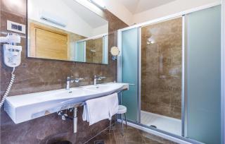 Beautiful Home In Turcic With Wifi - Vantačići - 5