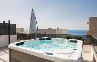 Nice Home In Makarska With Jacuzzi - Makarska - 4