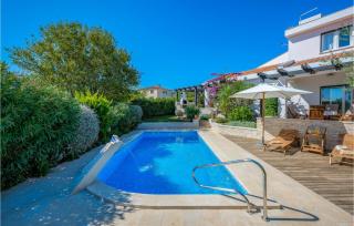 Gorgeous Home In Liznjan With Wifi - Ližnjan - 2