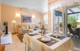 Gorgeous Home In Liznjan With Wifi - Ližnjan - 7