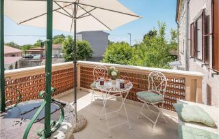 4 Bedroom Cozy Home In Peresiji - Peresiji - 3
