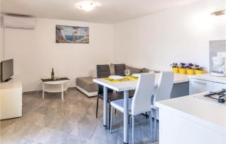 1 Bedroom Awesome Apartment In Pula - Pula - 9