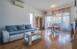 Lovely Apartment In Umag With Kitchen - Umag - 0