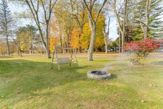 Osterhout Lake Retreat w/ Beach Access & Fire Pit - 6