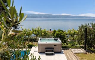 Amazing Home In Omis With Jacuzzi - Omiš - 3