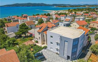 Beautiful Apartment In Brodarica - Brodarica - 4