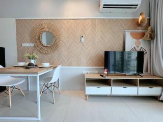 Kuching Cozy Comfort 04 - Riverine Diamond Kuching Studio with Balcony - 4