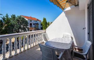 Awesome Apartment In Malinska With Wifi - Malinska - 3