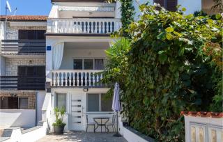 Awesome Apartment In Malinska With Wifi - Malinska - 1