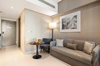 Damac Maison Prive - Lake View - Dubai - 3