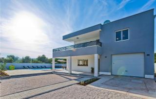 3 Bedroom Stunning Home In Bogomolje - Bogomolje - 1