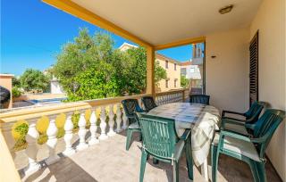 2 Bedroom Cozy Apartment In Vrsi - Vrsi - 9