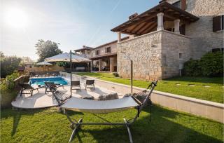 Awesome Home In Tinjan With Kitchen - Tinjan - 2