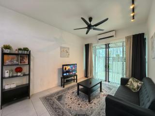 Royal Comfort Suite Meritus near swimming pool - Perai - 7