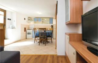 3 Bedroom Beautiful Home In Veli Iz - Veli Iž - 9