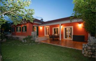 Three-Bedroom Holiday Home In Grubine - 9