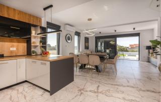Gorgeous Home In Banjol - Banjol - 3